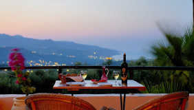 dinning_252Eliadiningterraceatthesunset1a64mb