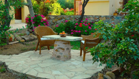 9589_8a32mbPatiooftheroom_rooms